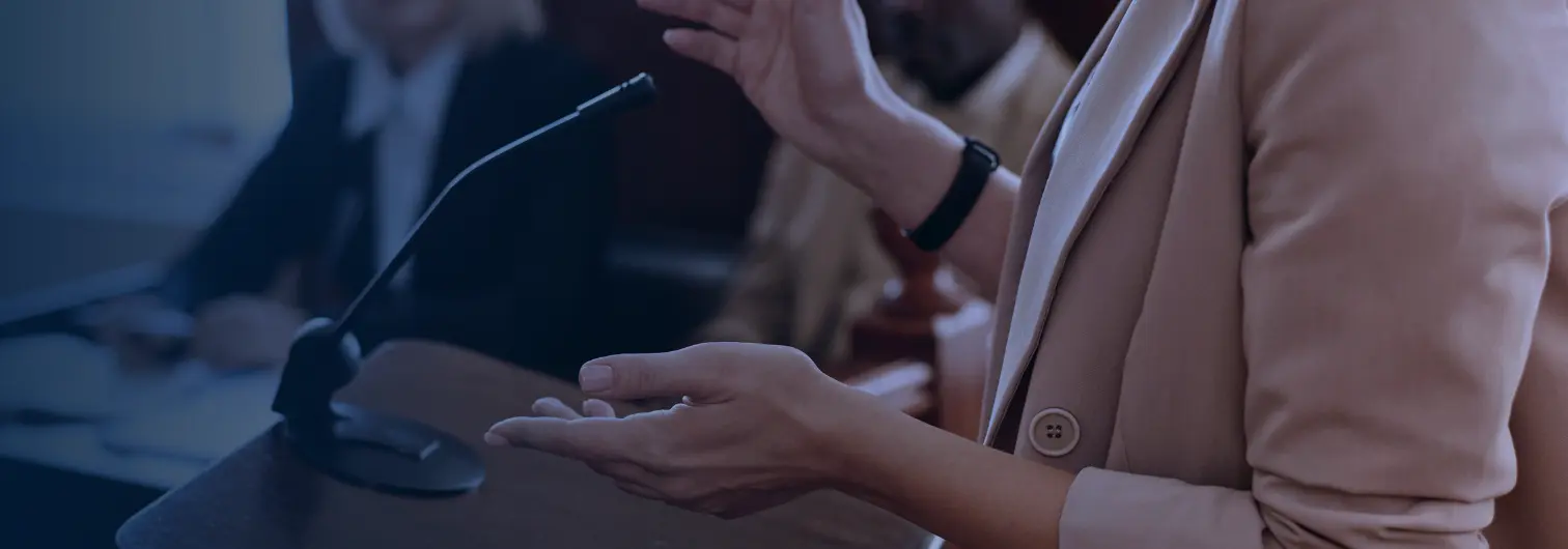 Image of an expert witness speaking in a courtroom.