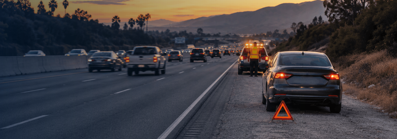 vehicle on the shoulder of a freeway in los angeles